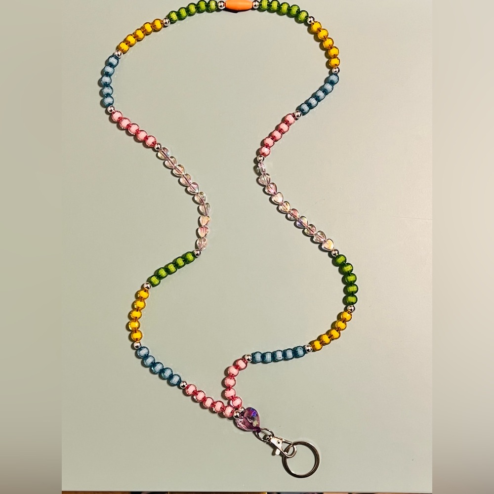 Quadratone Elegance: A Four-Color Lanyard